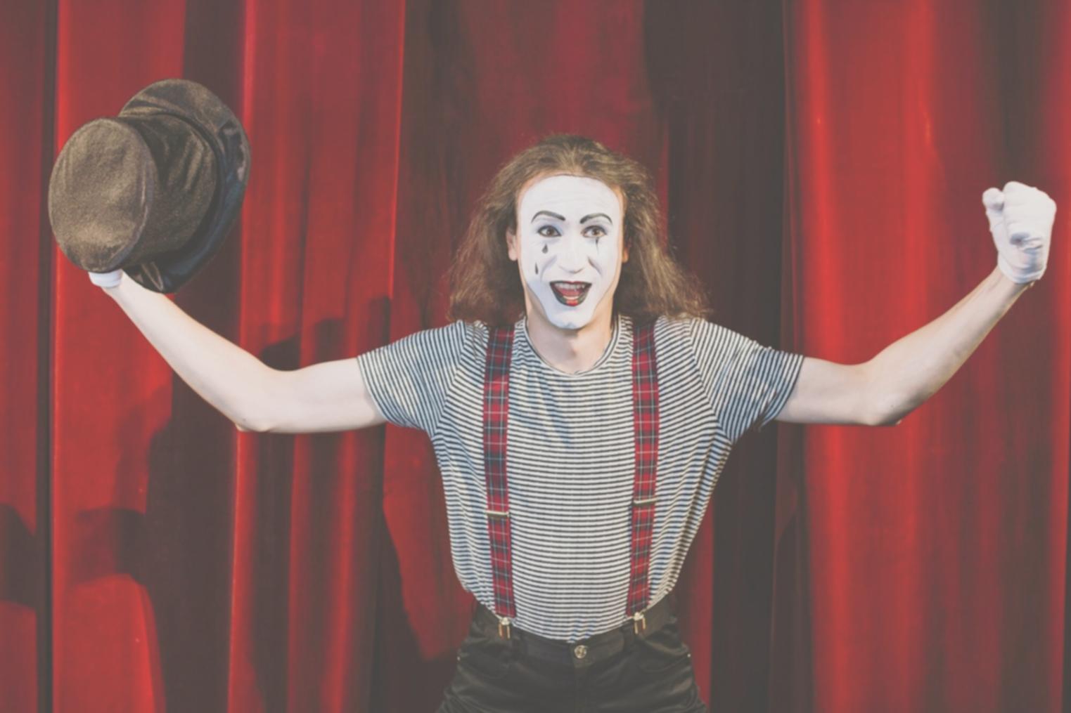 Praktische Übungen im physischen Theater für Unternehmensschulungen